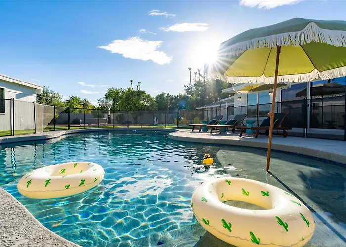 Golf Simulator Pool Sports Court Sleeps 24 * Mesa