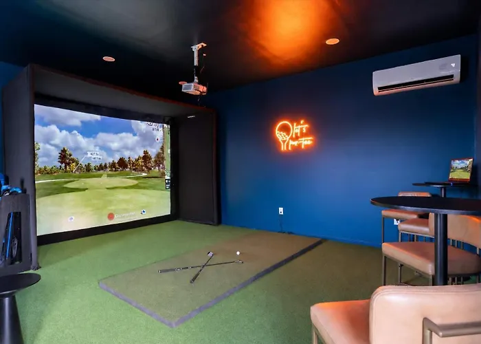 Golf Simulator Pool Sports Court Sleeps 24 Holiday home *