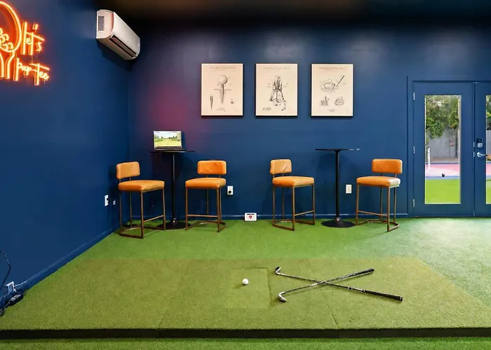 Holiday home Golf Simulator Pool Sports Court Sleeps 24