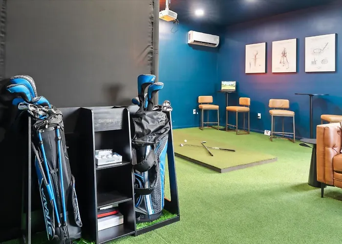 Golf Simulator Pool Sports Court Sleeps 24 * Mesa
