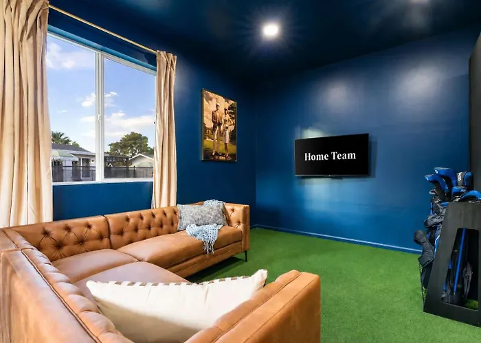 Holiday home Golf Simulator Pool Sports Court Sleeps 24