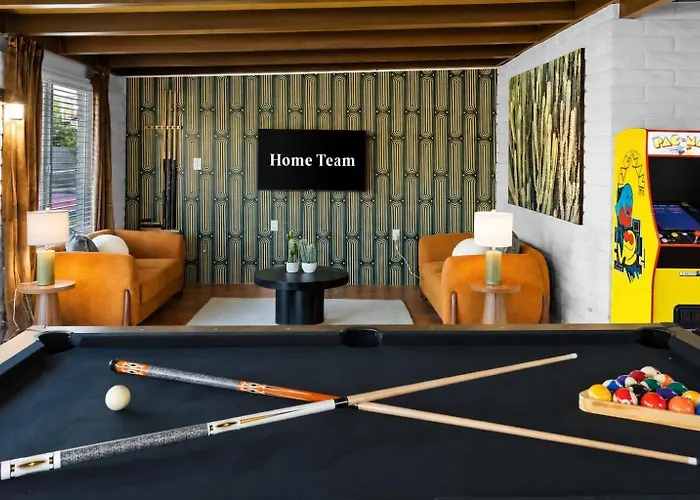 Holiday home Golf Simulator Pool Sports Court Sleeps 24 *