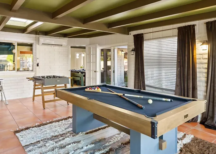 Golf Simulator Pool Sports Court Sleeps 24 *