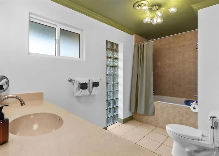Golf Simulator Pool Sports Court Sleeps 24 * Mesa