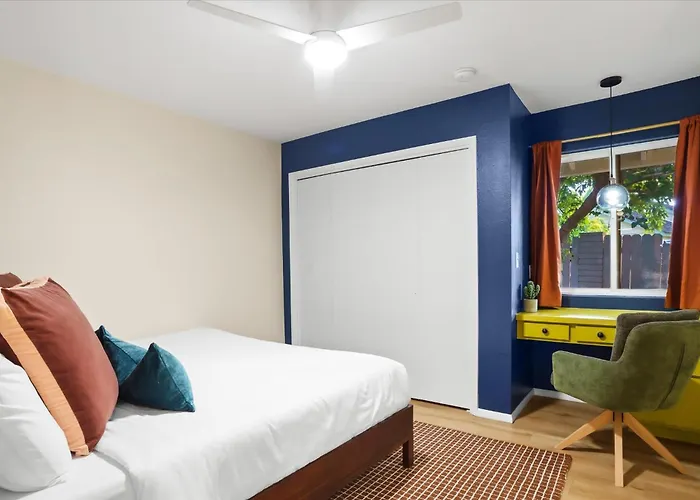 Holiday home Golf Simulator Pool Sports Court Sleeps 24 *