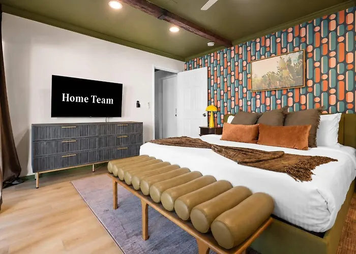 Holiday home Golf Simulator Pool Sports Court Sleeps 24 *
