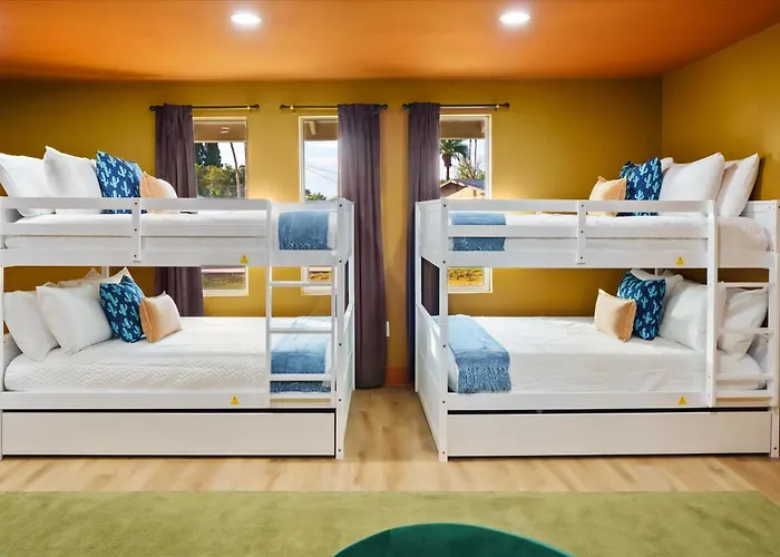 Golf Simulator Pool Sports Court Sleeps 24 Holiday home