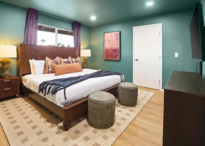 Golf Simulator Pool Sports Court Sleeps 24 * Mesa