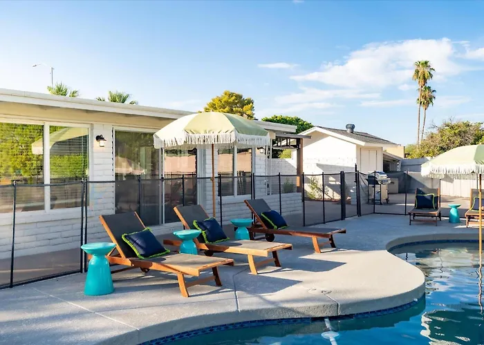 Holiday home Golf Simulator Pool Sports Court Sleeps 24 *
