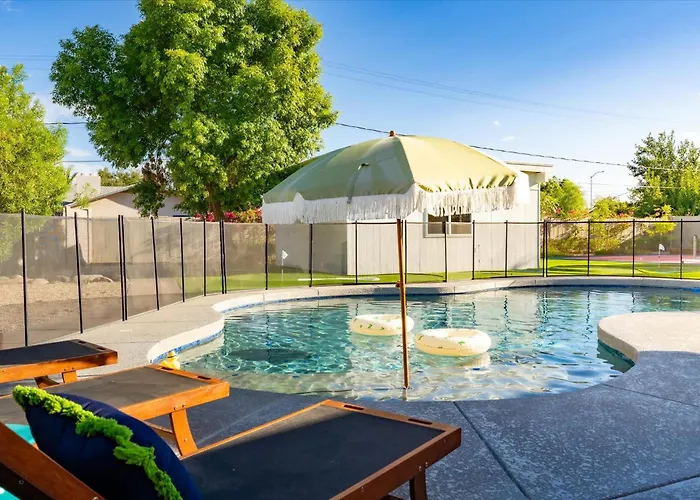 Holiday home Golf Simulator Pool Sports Court Sleeps 24